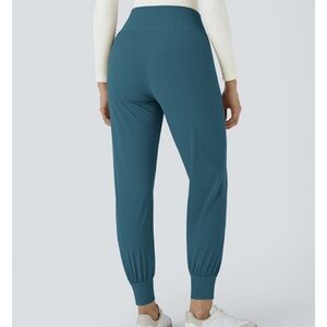 NWT Halara Women's Teal nylon Jogger Pants size MP. No pockets. Elastic